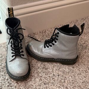 Dr. Martens Kids Silver Air Wair boots